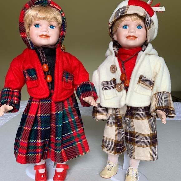 Collectible 2 vintage porcelain dolls 16” high twin blond girl & boy blue eyes - Picture 3 of 9